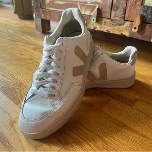 Veja V-12 Leather Bicolor Low-Top Sneakers Extra-White / Almond Women’s 8